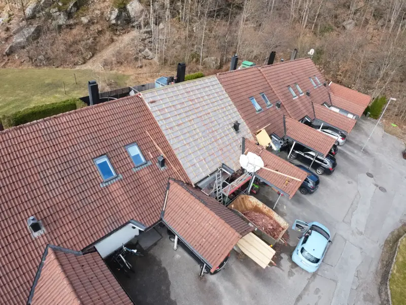 Full takrenovering — dronebilde