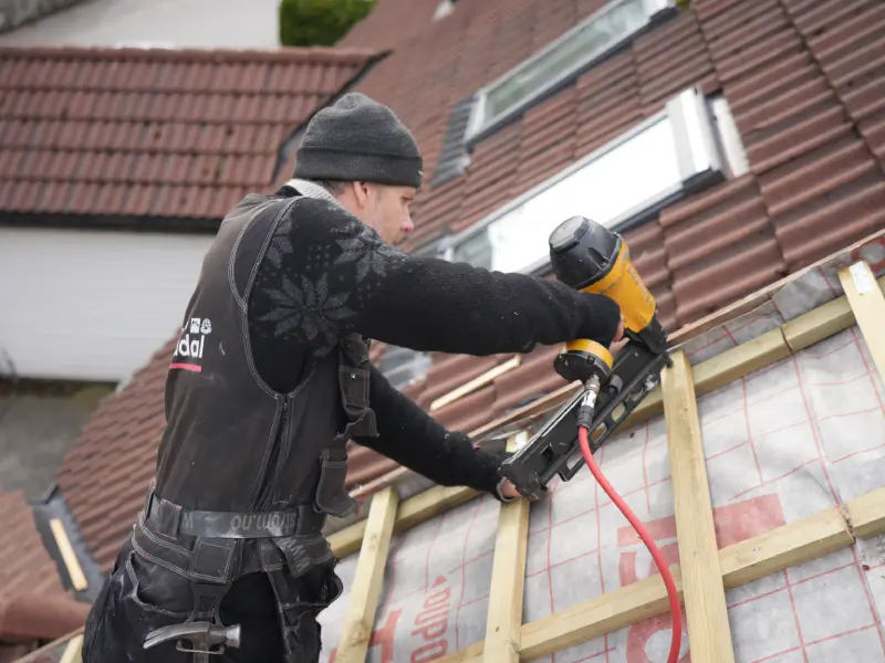 Full takrenovering — lekting av tak