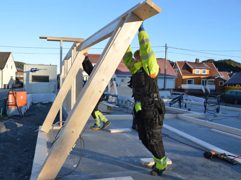 Reisverk og nybygg under oppføring i Kristiansand